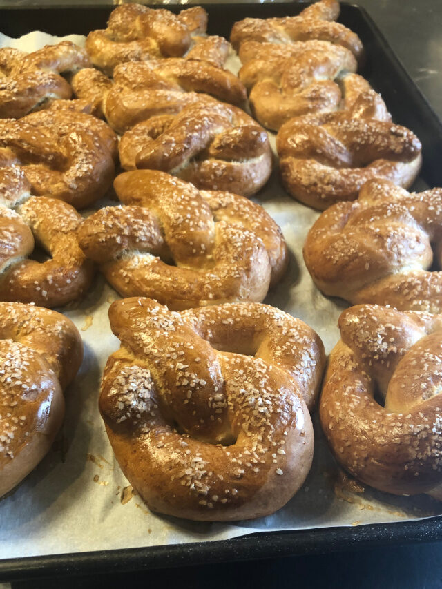 Sourdough Soft Pretzels